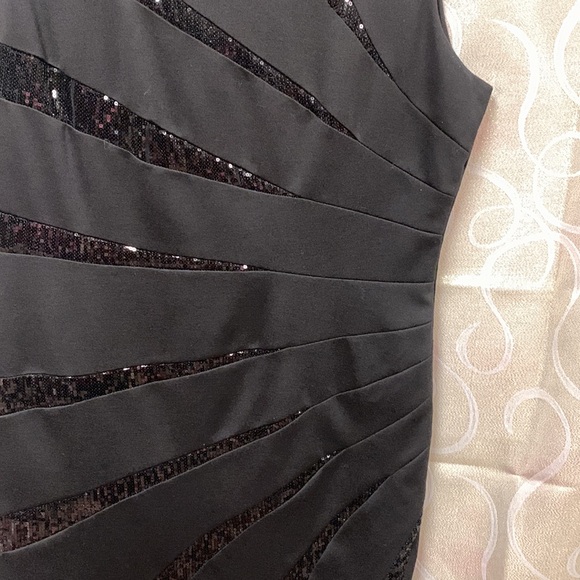 Black dress - Picture 3 of 5